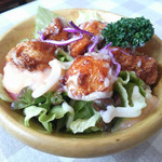 カリーナ - 料理写真:ドレッシングはニンニクが効いてるチキンサラダ（ミニ）