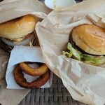 あわじ島バーガー 淡路島オニオンキッチン - あわじ島オニオンビーフバーガー：1500円、あわじ島オニオングラタンバーガーPREMIUM：1400円 ×3、オニオンリング