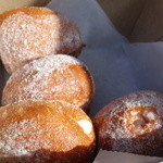 Leonard's Bakery - 下二つが、マカデミアナッツクリーム入り