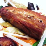 Caudalie - 煮込んだ豚バラのクリスティヤン　カレー風味のシェリービネガーソース