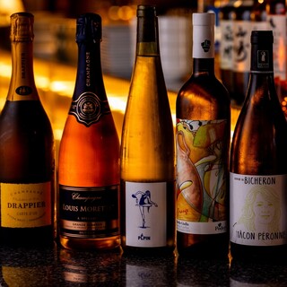 自然派ワインを常時20種以上！お得な飲み放題も◎！