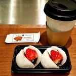 Seijou Ishii - 北海道産純生クリームの国産苺大福２９９円にコーヒー１３９円