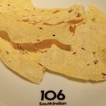 106 サウスインディアン - パパド(割った後)