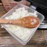 つけ麺処つぼや - 無料トッピングの刻み玉ねぎ