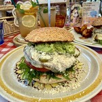 魔女のちいさな森のハンバーガー - 魔女のチーズバーガーさん♡ ＋アボカドディップ