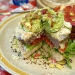 魔女のちいさな森のハンバーガー - ジャンボすぎて‥バーガー袋さんに移すのも危うい‥ナイフ＆フォークさんでいただきました♡
