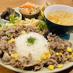 おうちごはん光里 - 牛肉とコーンのペッパー炒め ミニプレート