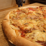 ビービーピザ クラモト - ベーコンピザとBBQチキンピザのハーフ＆ハーフ　Mサイズ