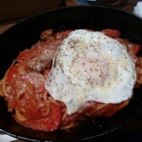 THE KAWABUN NAGOYA - 鉄板ナポリタン。写真下手ですが