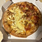 ピザハット - 料理写真:ガーリックミートグルメ／とろける4種チーズのフォルマッジH&H 半額で1810円
