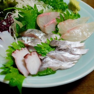 鮮度抜群！日替わりの刺し盛は是非ご注文下さい