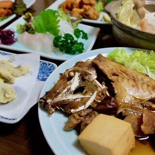 鮮魚の煮付けや肉料理、鍋まで豊富なメニューを堪能