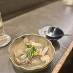 谷六おみかん - あさりと筍の出汁酒蒸し（850円）