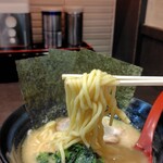ゴル麺。 - 醬油豚骨 並950円