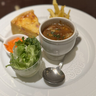 CAFE AUX BACCHANALES_1