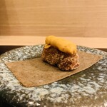 鴨蕎麦 尖 - ⑥【追肴】
渡り蟹♀のコロッケ？、北海道産馬糞雲丹？のせ蕎麦ガレット