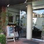 リザキッチン - 建物の1階にありますが、目立たないのでウッカリすると通り過ぎます。