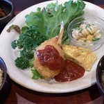 リザキッチン - カニ爪クリームコロッケと豆苗のオムレツのランチ＊