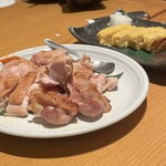 焼き鳥・炙り炭焼き をどり - だし巻き卵と酔っ払い鶏