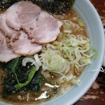 家家家 - チャーシューメン、薬味ネギ