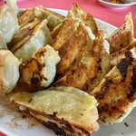 蘭蘭 - 料理写真:餃子 52円/個  ※写真20個