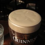 ダブリナーズ　カフェ＆パブ - ギネスの泡に浮かぶシャムロック