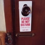 ノブの位置は西洋人仕様。　鍵は旧式