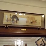 富士屋ホテル - フロント前　犬ＶＳ猫