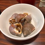 横丁 - 磯つぶ貝は煮えばなで
