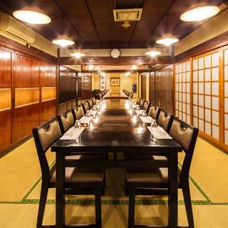 Large tatami room that can accommodate up to 60 people