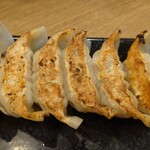 8番らーめん - 8番餃子。