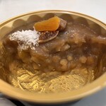 Beyzade BAKLAVA - アシュレの断面(豆とヘーゼルナッツがゴロゴロ)