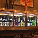 酒座てんまみち - カウンター正面の壮観