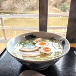ラーメン山 - 田んぼ見ながら