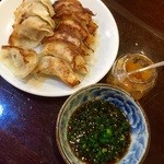 Saga No Gyouza Semmon Ten Zen - 焼ぎょうざ・タレ・ニンニクは別で！