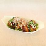 みやじマリンキッチン - しらす入りたこ焼きネギ盛り