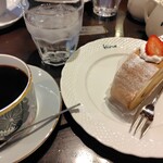 ヒロコーヒー - 料理写真:日替りコーヒー600円＋苺ロール510円
