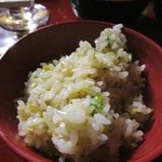 チンギス・ハン - モンゴル岩塩で仕上げた焼き飯、これは日本の焼き飯とそう変わりはありませんでした。
