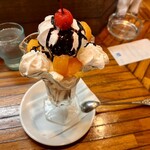 カフェテラス ピコリーノ - チョコレートパフェ（税込み700円）