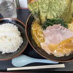 ラーメン見田家 - 料理写真:ラーメン（中）¥950-