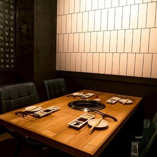 【VIP完全個室：2～4名様】おもてなしにふさわしい、落ち着いた雰囲気でお食事を