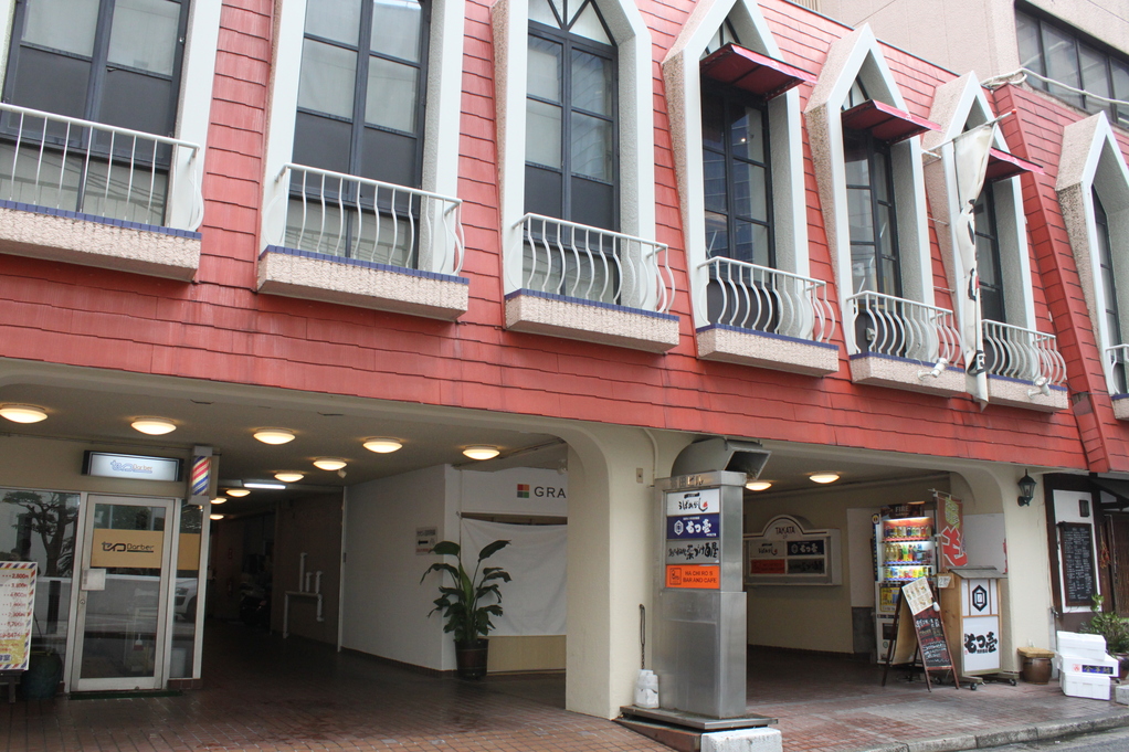 HACHIRO'S BAR AND CAFE