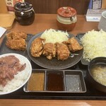 からやま - 料理写真:からやま定食4個ご飯大盛りにカリッともも2個追加と千切りキャベツ　¥1112