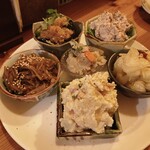小鉢と日本酒 たとえば。 - 小鉢盛り合わせ