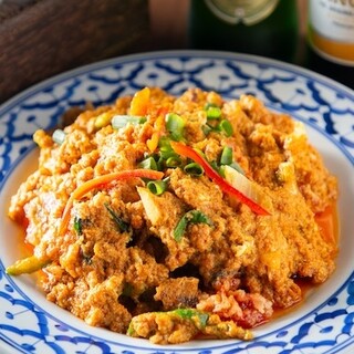 タイ出身のシェフによる本場の味◆新しい店内で豊富な料理を堪能