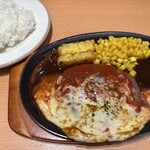 サイゼリヤ - 料理写真:デミソースとトマトソース、チーズがたっぷり!イタリアンハンバーグとライスで650円税込!