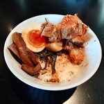 麺坊 ひかり - 甘みある醤油ダレ、海苔の風味が良くて
チャーシューの旨味感と合わさり美味しかった