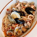 トラットリア・アルポンテ - たっぷり贅沢な海の幸とホンビノス貝のトマトソース"ペスカトーラ"スパゲッティ