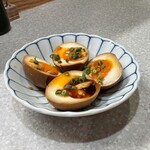 中華酒場 ジャッキー飯店 - 半熟卵の紹興酒漬け　480円