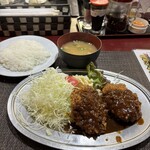 洋食 大吉 - 昔風メンチカツ、ライス&味噌汁